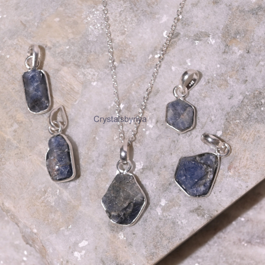 BLUE SAPPHIRE SILVER FACETED PENDANT