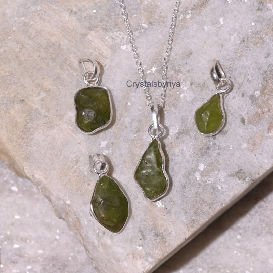 PERIDOT SILVER PENDANT