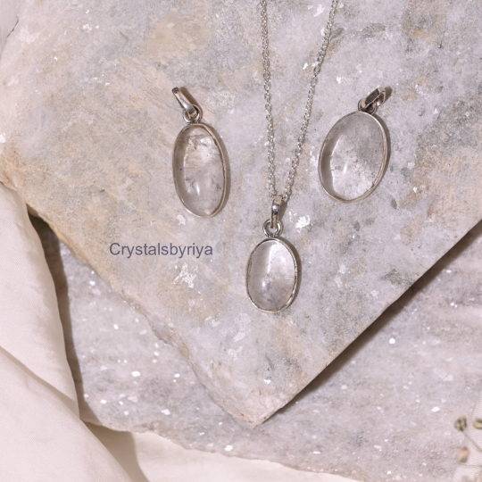 CLEAR QUARTZ SILVER PENDANT